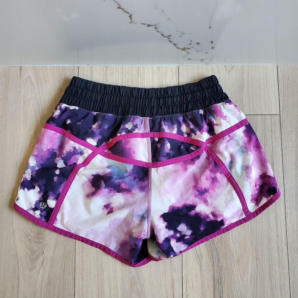 Lululemon Shorts‎ Womens XS 4 Black Blooming Pixie Run Times Mid Rise 4" W7B36S